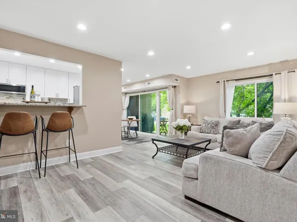 2907 Charing Cross Rd #9/3, Falls Church, VA 22042