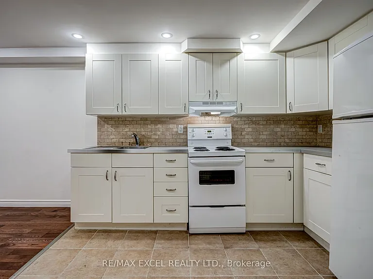 45 Millbank Ct #BASEMENT — Photo 7
