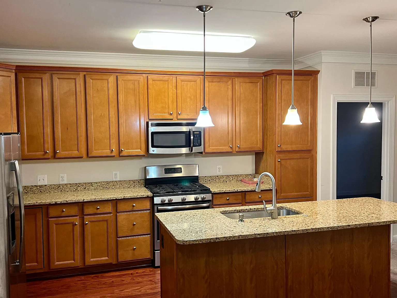 2 bed, 1148 sqft, $2,400 — Photo 2