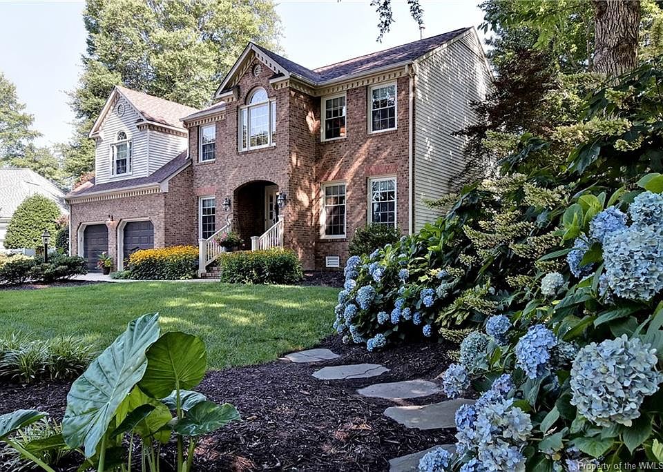 1st image of 105 Birkdale Ct