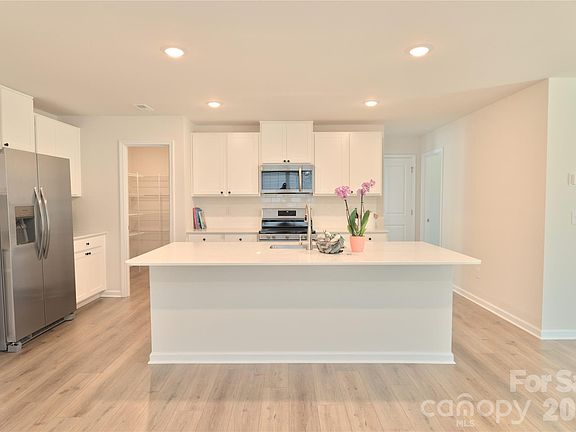 4th image of 2154 Trollinger Dr