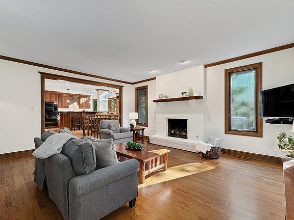 3rd image of 739 Brighton Ln