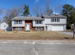 25 Patricia Dr, Topsham, ME 04086