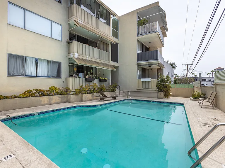 1539 N Laurel Ave #103 — Photo 40