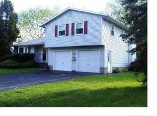 8 Jay Path, Liverpool, NY 13090