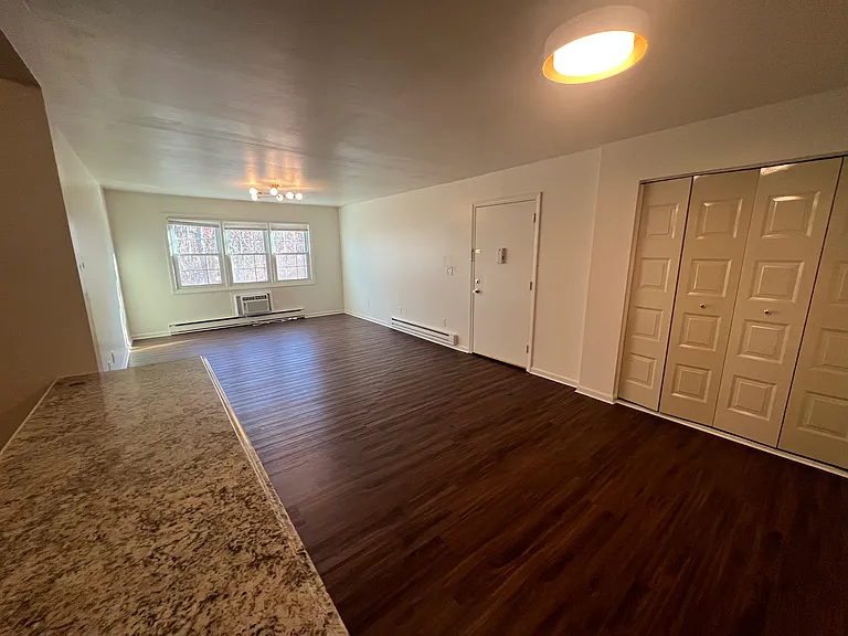 165 Pearl St — Photo 3