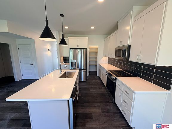3rd image of 6764 Shadow Ridge Pl