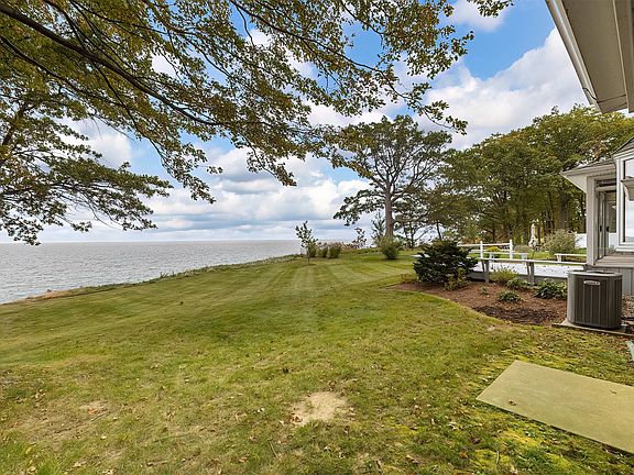 5th image of 2690 Lakeside Dr