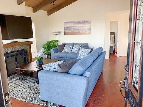3 bed, 1688 sqft, $9,200 — Photo 3