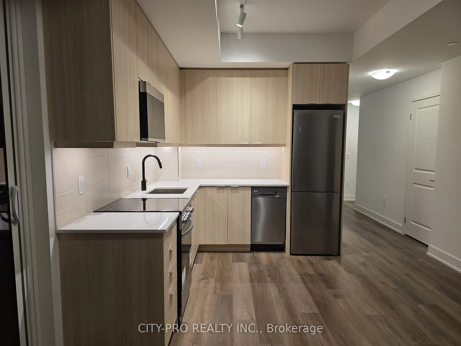 2 bed, $2,500 — Photo 4