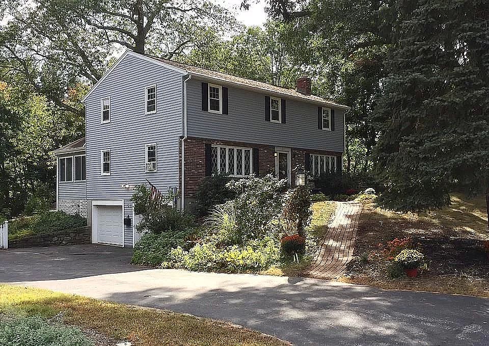 2nd image of 26 Oak Ridge Way
