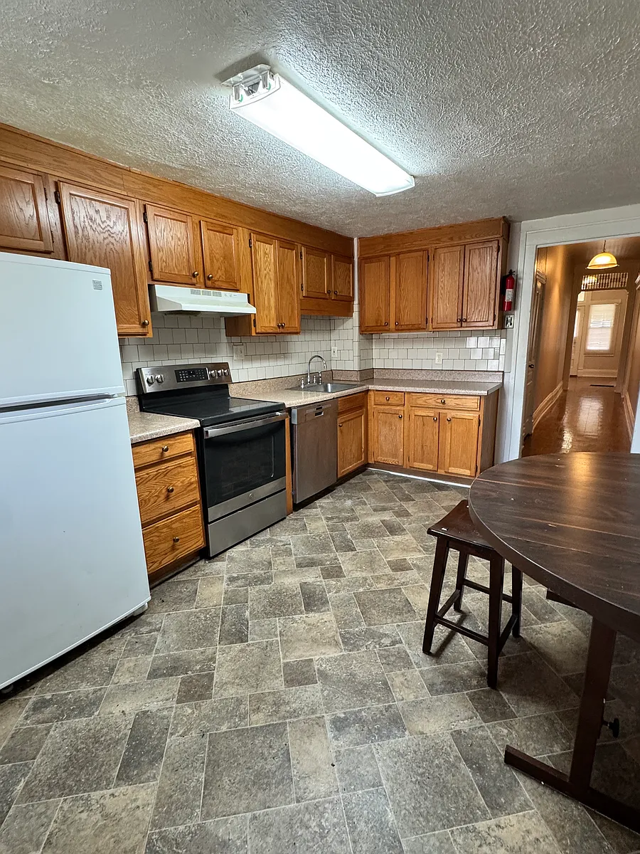 Building Photo - 698 Queen St SW #1