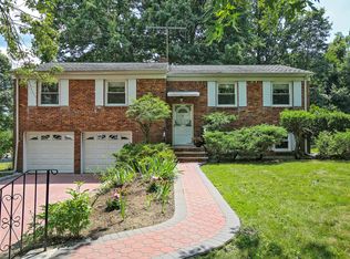 10 Ashwood Dr, Livingston, NJ 07039