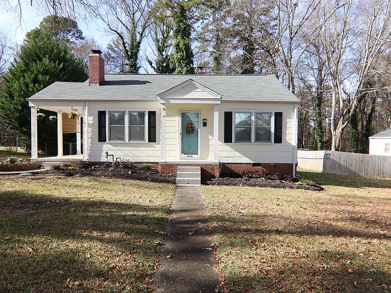 1058 Eastwood Dr — Photo 1