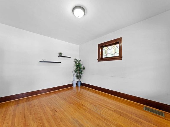 5th image of 4968 Robert Ave