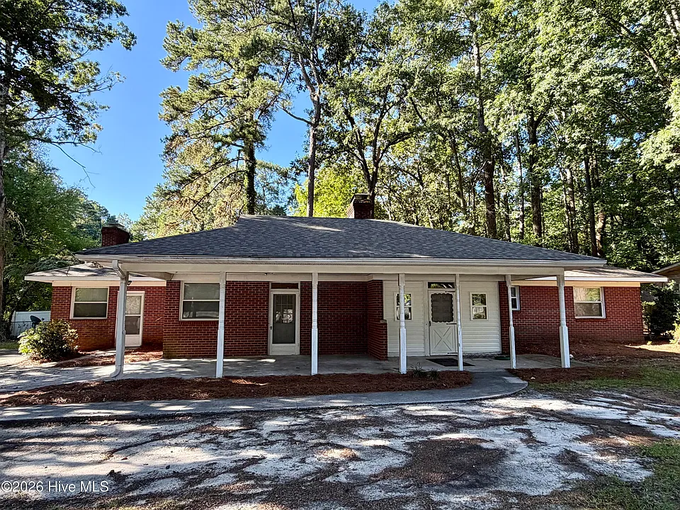 915 SE Greenville Blvd