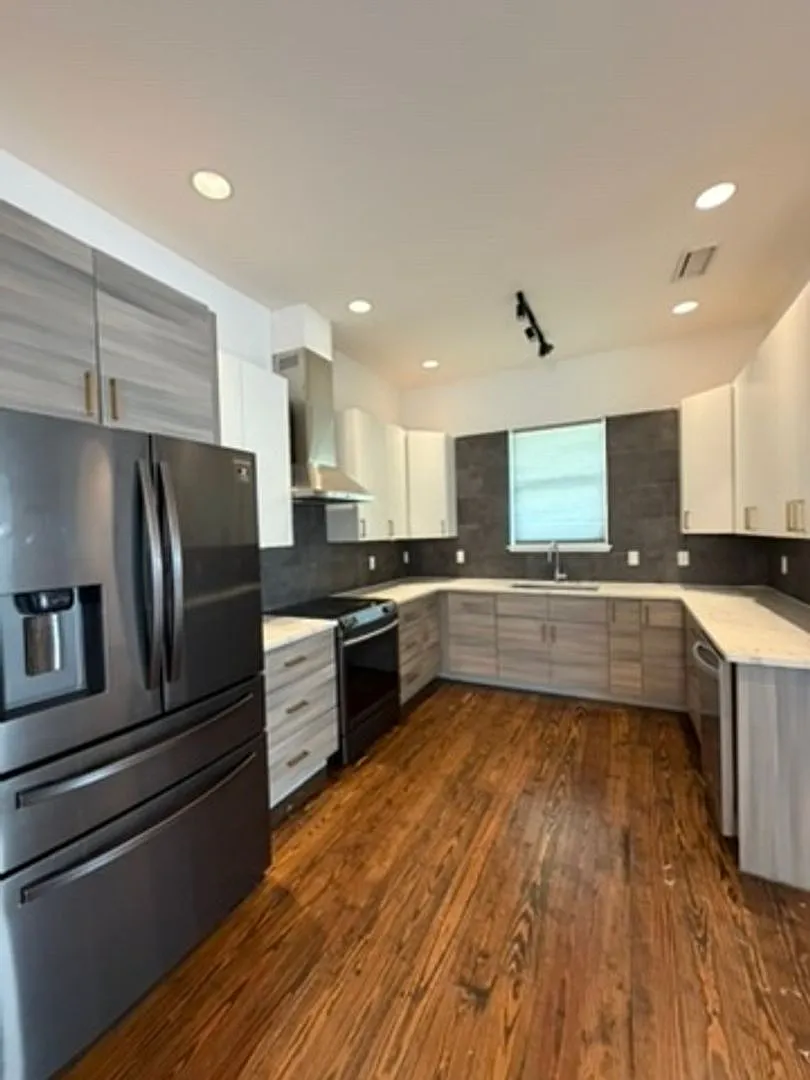 50% Off First Months Rent As A Welcome From The Owner Charming Newly Remodeled 2 Bedroom Home In ... — Photo 2
