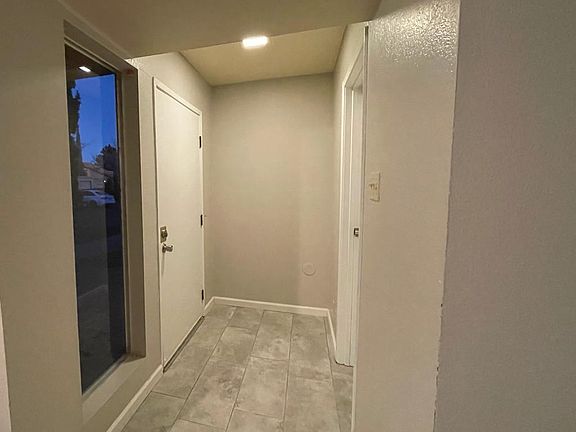 5th image of 1644 Lomaland Dr APT 101