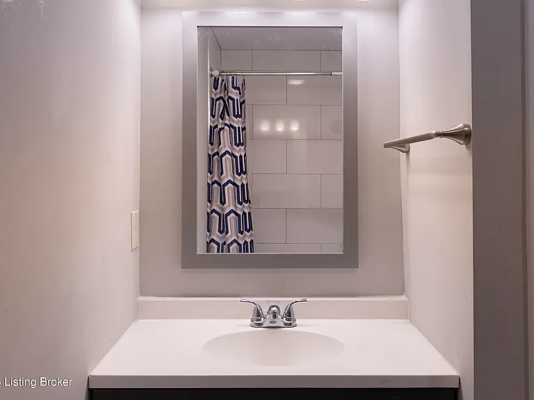 11518 Bellewood Garden Ct — Photo 12