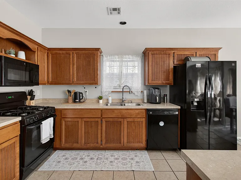 1004 S 75th St — Photo 13