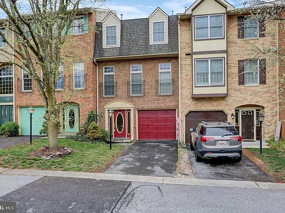 2nd image of 1075 Lindsay Ln