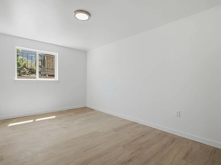 Loyal Heights Apartments — Photo 23
