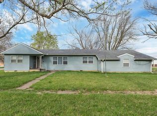 305 N 4th St, Osage City, KS 66523