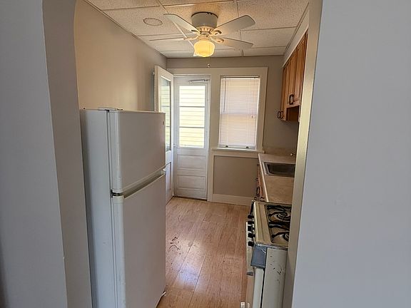 5th image of 426 E Benton St #4