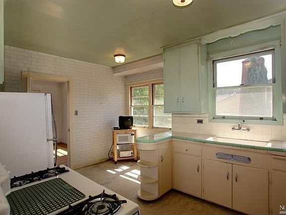 3rd image of 131 Morningside Dr