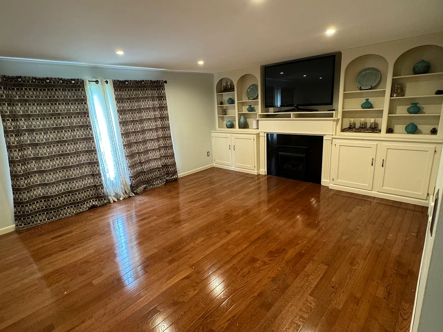 146 Camden Ave — Photo 1