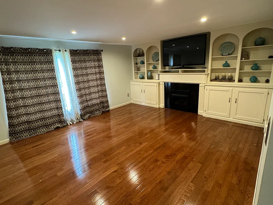 146 Camden Ave