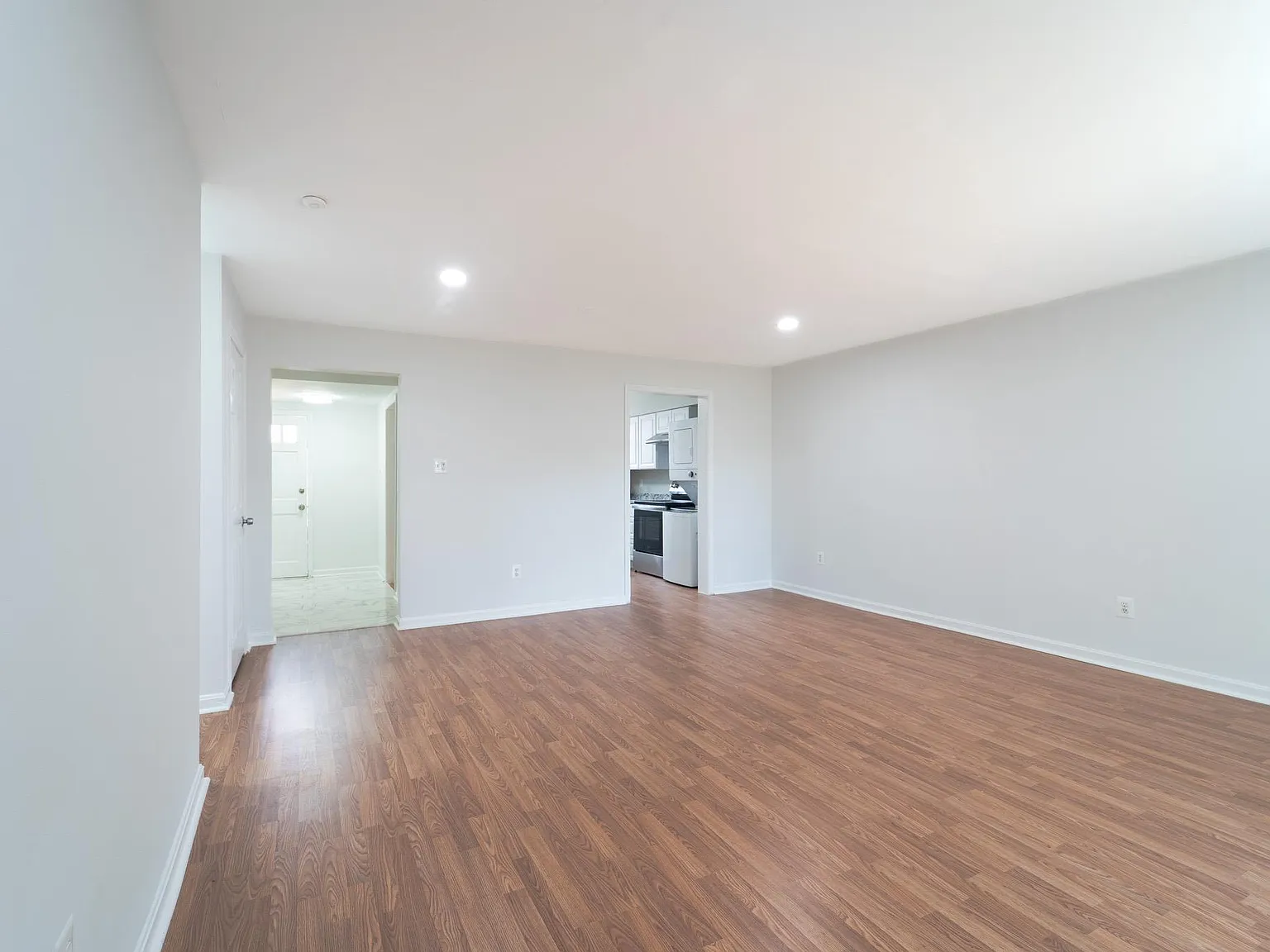 2 bed, 1054 sqft, $1,950 — Photo 2