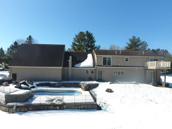 152 Overlook Drive, Lyndon, VT 05851