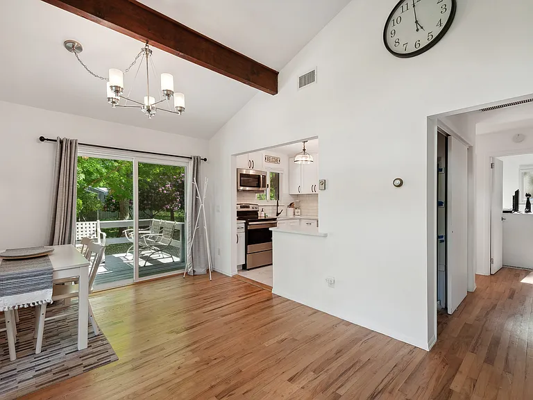230 Norfolk Dr — Photo 11
