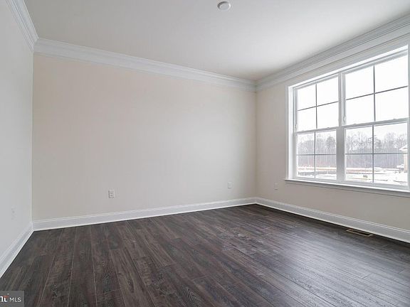 3rd image of 106 Chrisanthe Dr