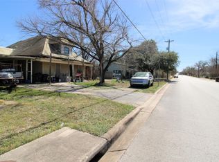 402 Trinity St, Lockhart, TX 78644