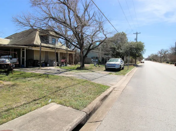 402 Trinity St, Lockhart, TX 78644