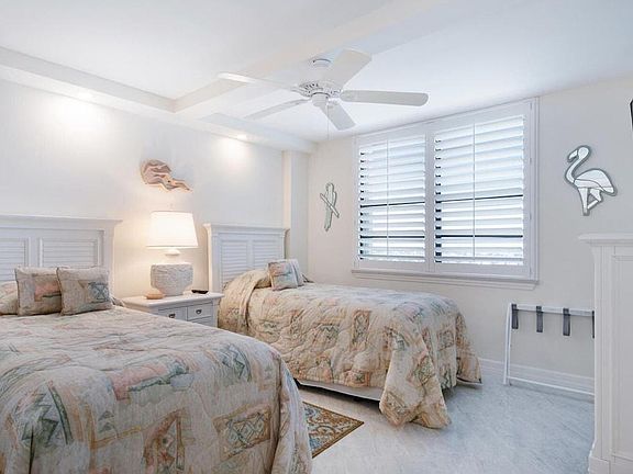 4th image of 380 Seaview Ct APT 305