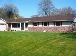 7006 N Braeburn Ln, Glendale, WI 53209