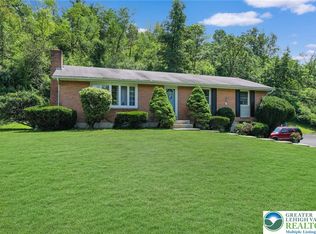 6913 Jay St, Slatington, PA 18080