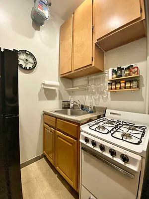 Rented by Bond New York | media 7