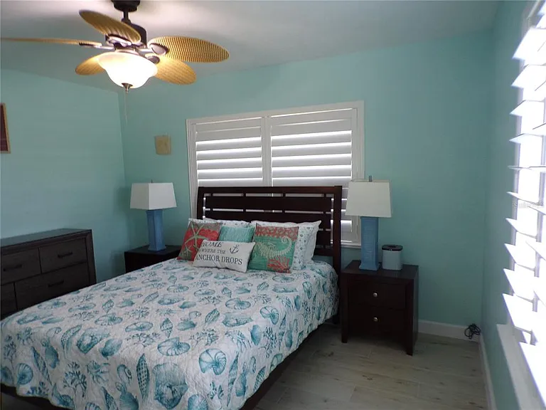 21088 Edgewater Dr — Photo 49