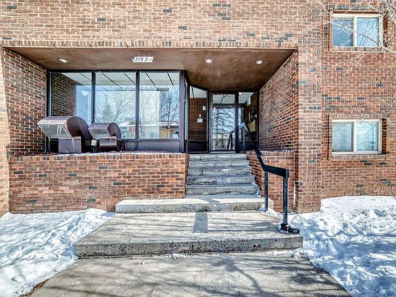 4th image of 319 NE 2nd Ave #402