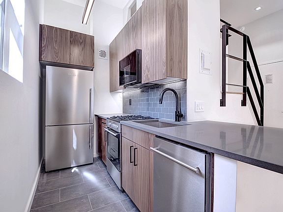 3rd image of 123 Bank St #590A
