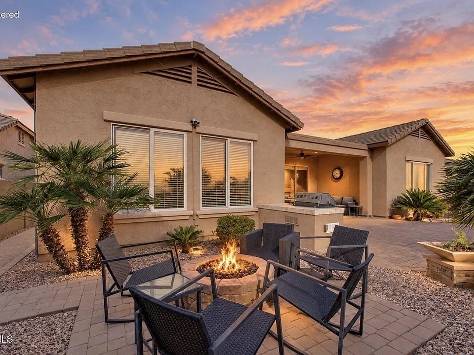 3307 N Riverside Dr