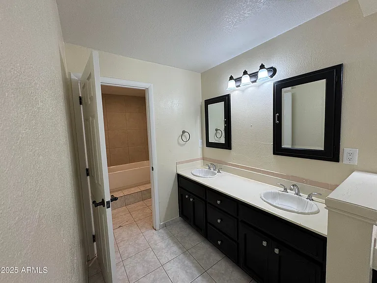 5502 W Frier Dr — Photo 29
