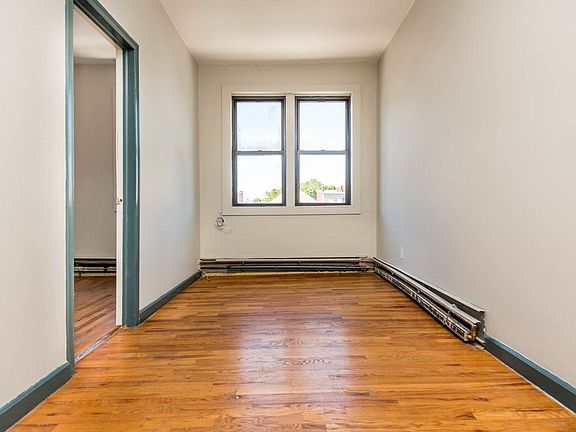 4th image of 640 Grand St APT 3