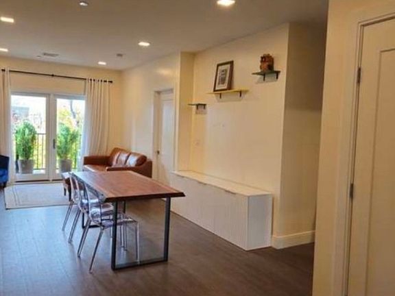 living room/dining room