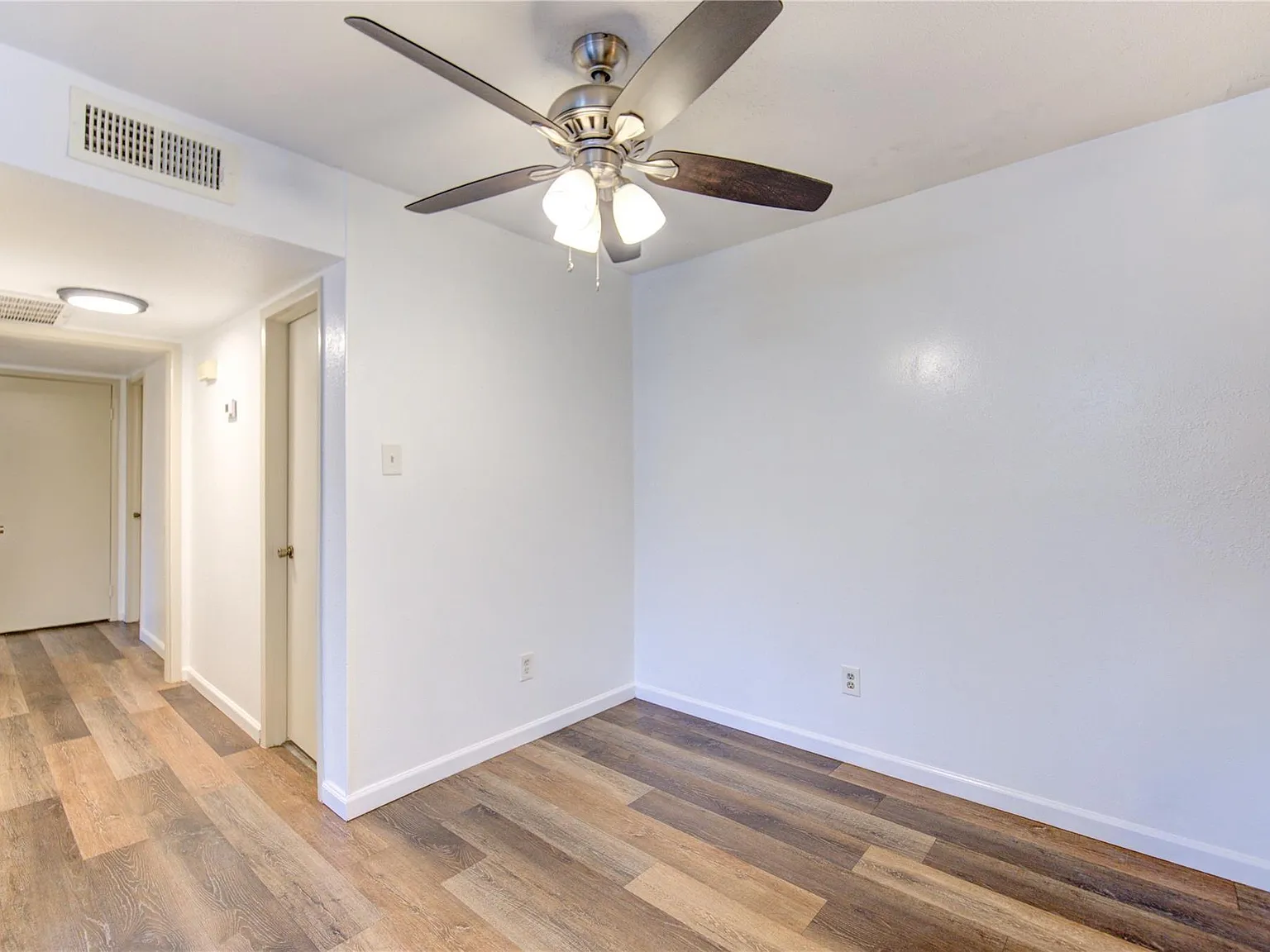 2 bed, 1.5 bath, 1133 sqft, $900 — Photo 4