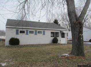 27 Riverview Dr, Niskayuna, NY 12309